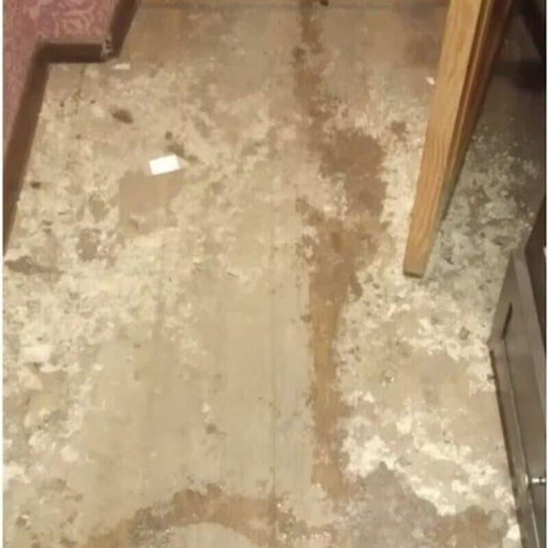 04_floor_doorway_before